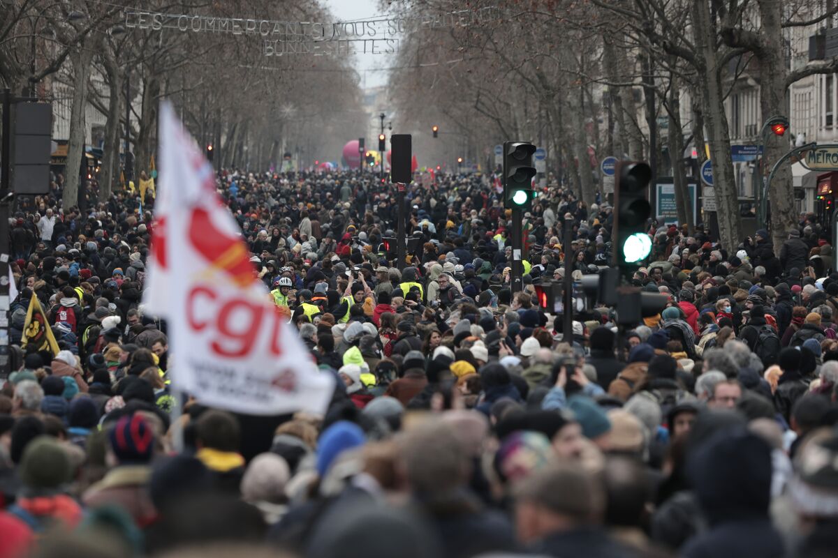 Protestas en Francia, por el aumento de la edad de jubilacion.