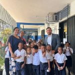 Diputado Juan Diego Vazques visita escuela primaria en samaria sinai