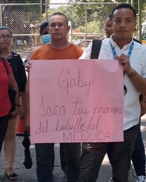 Educadores Panameños reclaman el pago de sus salarios