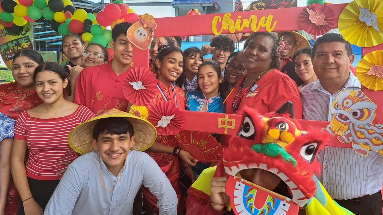 Semana de la Nacionalidad en el Colegio Fermín NAUDEAU