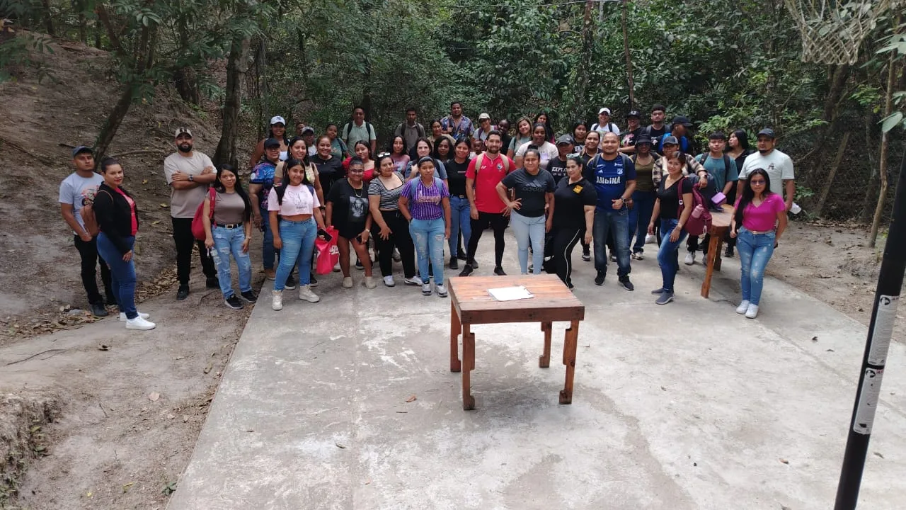 Universidad Politecnica Internacional realiza Gira Arqueologica